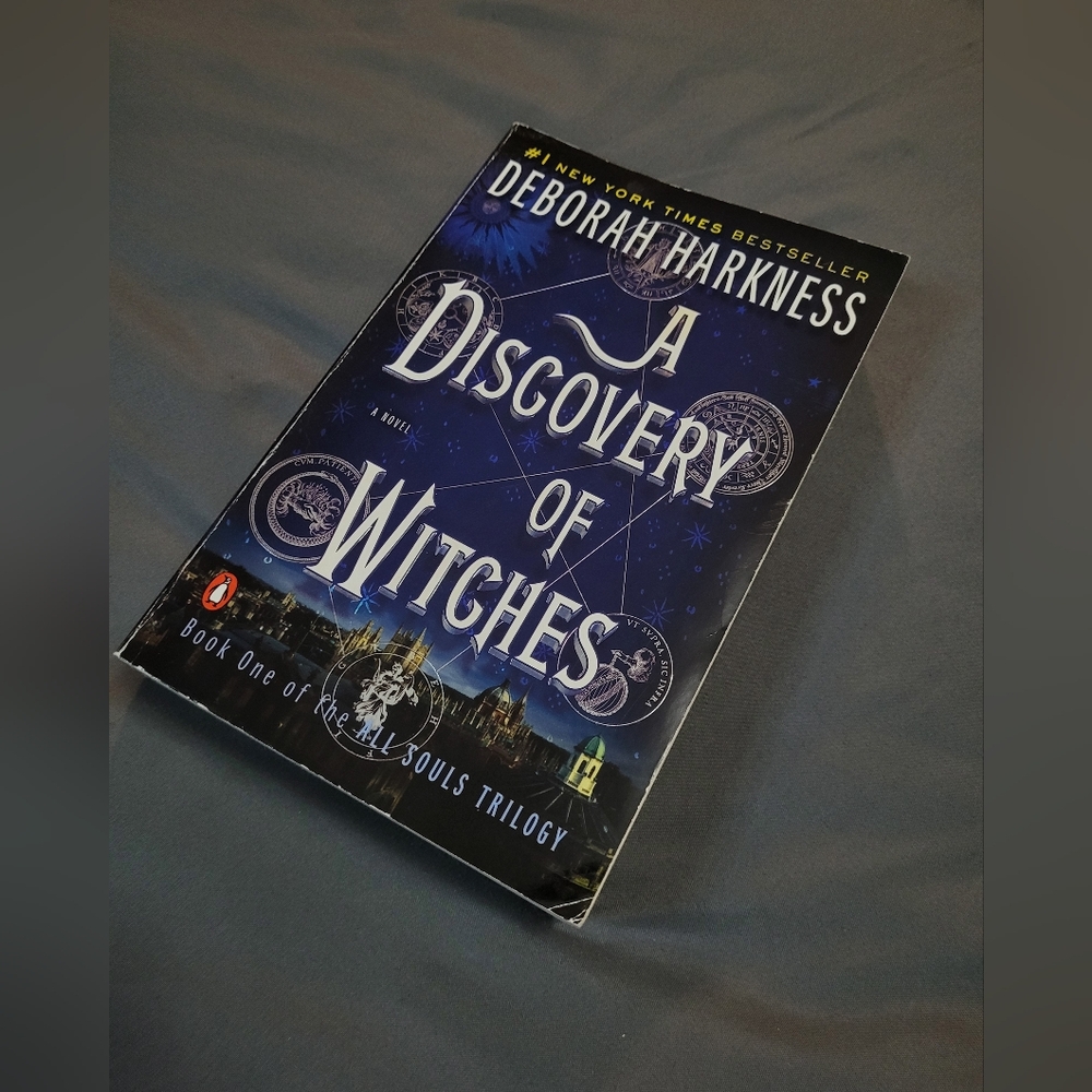 ✨️3/$25✨️ A Discovery of Witches Paperback Book